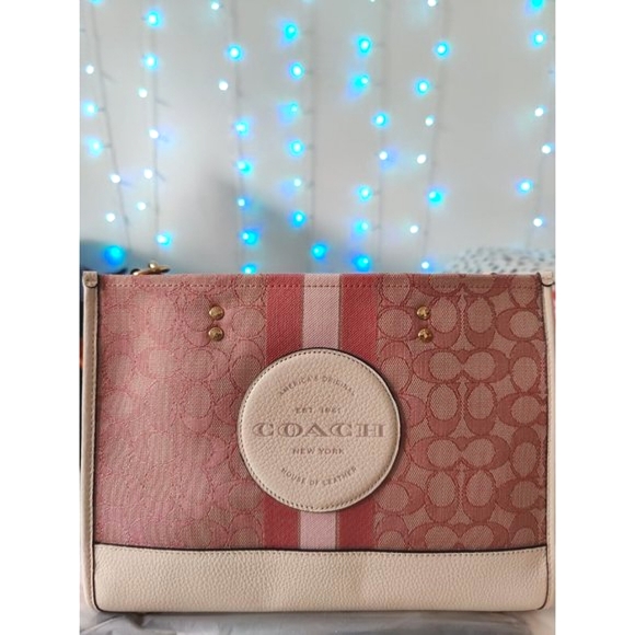 💘 Coach Dempsey Carryall In Signature Jacquard With Patch & Heart Charm - Picture 2 of 12